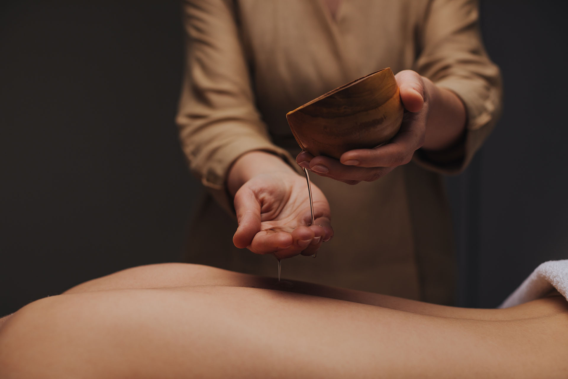massage with hot honey
