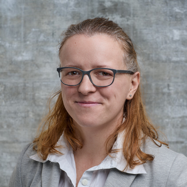 Dr. med. Re­be­ka Krisz­ti­na  Hug­hes